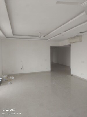 Room in 3 BHK Apartment at Central Park Belgravia Resort Residency, Sector 48 – for Rent