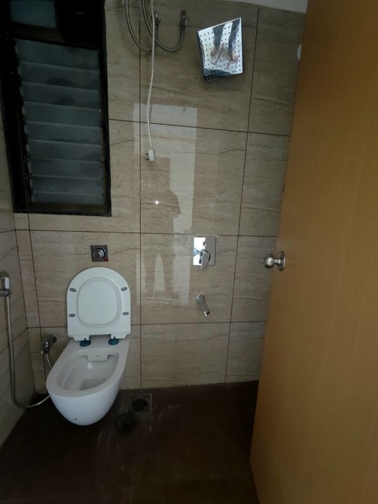 Bathroom, chandak-34-park-estate 1.5 Bedroom 519 Sq.Ft. Apartment In Goregaon West Mumbai 10365934