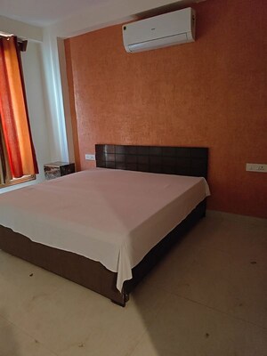 Bedroom in 3 BHK Builder Floor at Sector 43 – for Rent