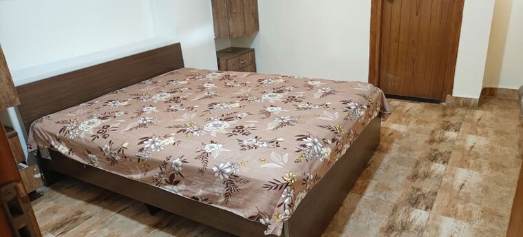 Bedroom, sector 43 3 Bedroom 215 Sq.Yd. Builder Floor In Sector 43 Gurgaon 10365954