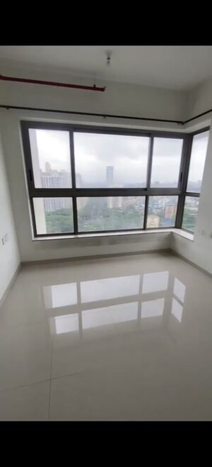 Room in 2 BHK Apartment at Kalpataru Paramount B, Kapur Bawdi – for Sale