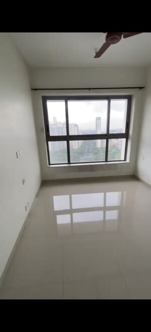 Room in 2 BHK Apartment at Kalpataru Paramount B, Kapur Bawdi – for Sale