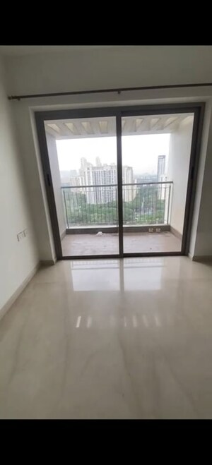 Room in 2 BHK Apartment at Kalpataru Paramount B, Kapur Bawdi – for Sale
