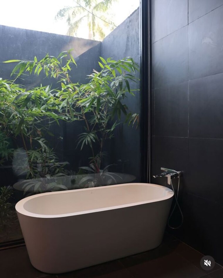 Bathroom, asola 5 Bedroom 4000 Sq.Ft. Villa In Asola Delhi 10365972