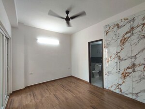 Room in 2.5 BHK Apartment at Elegant Splendour, Tech Zone 4 Greater Noida – for Rent