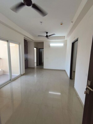 Room in 2.5 BHK Apartment at Elegant Splendour, Tech Zone 4 Greater Noida – for Rent