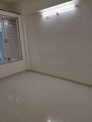 Room in 2 BHK Apartment at Shriram La Tierra, Vishrantwadi – for Rent