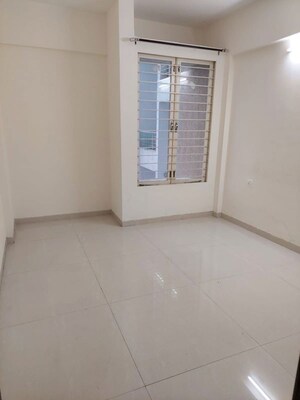 Room in 2 BHK Apartment at Shriram La Tierra, Vishrantwadi – for Rent
