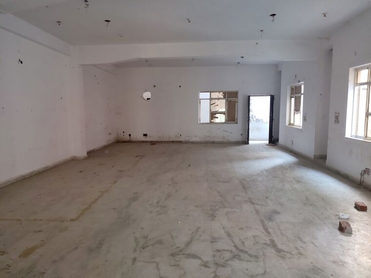 Room, sector 63 Commercial Warehouse 1600 Sq.Ft. In Sector 63 Noida 10365991