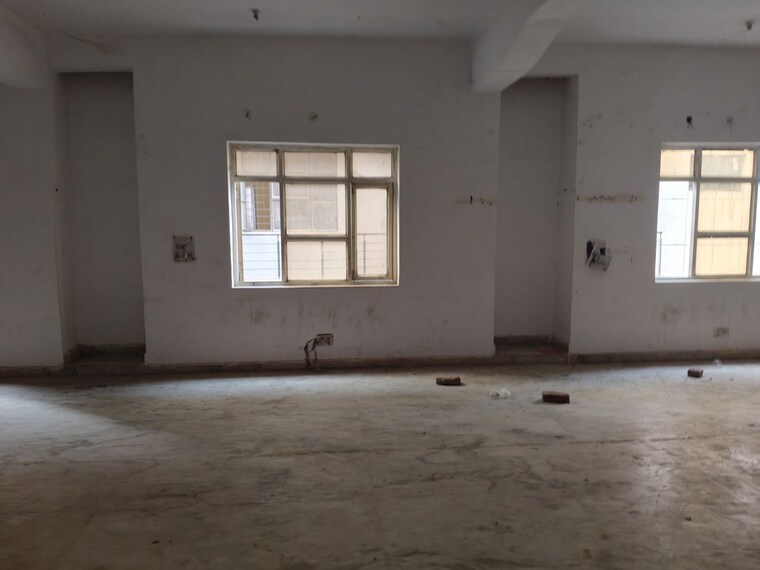 Room, sector 63 Commercial Warehouse 1600 Sq.Ft. In Sector 63 Noida 10365991
