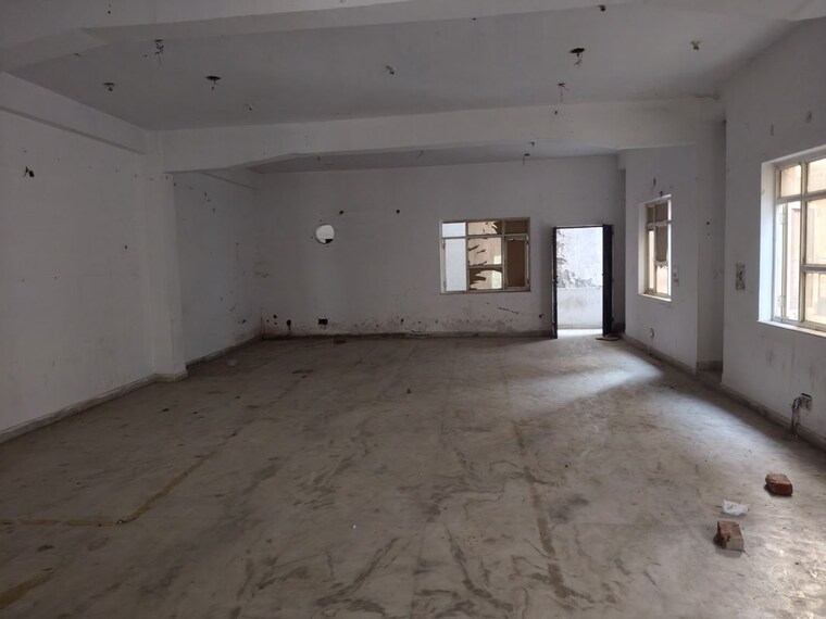 Room, sector 63 Commercial Warehouse 1600 Sq.Ft. In Sector 63 Noida 10365991