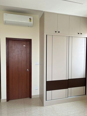 Room in 3 BHK Apartment at Aurobindo The Regent, Kondapur – for Rent