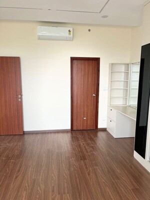 Room in 3 BHK Apartment at Aurobindo The Regent, Kondapur – for Rent