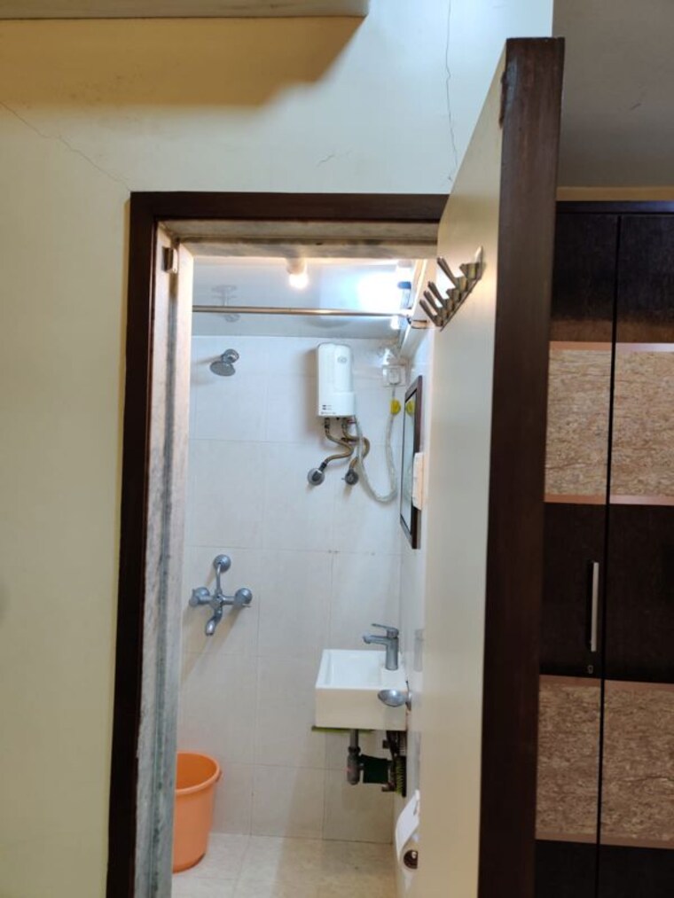Bathroom, shiv-sagar-chs-worli 1 Bedroom 650 Sq.Ft. Apartment In Worli Mumbai 10366004