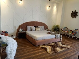 Bedroom in 6+ BHK Villa at Dlf Phase I – for Sale