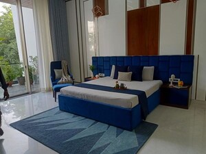 Bedroom in 6+ BHK Villa at Dlf Phase I – for Sale