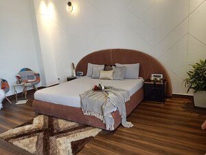 Bedroom in 6+ BHK Villa at Dlf Phase I – for Sale