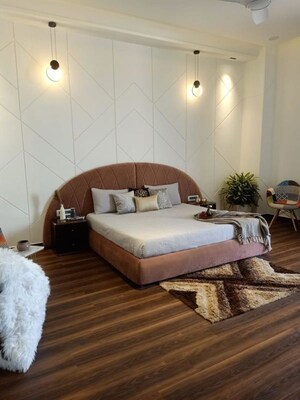 Bedroom in 6+ BHK Villa at Dlf Phase I – for Sale
