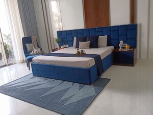 Bedroom in 6+ BHK Villa at Dlf Phase I – for Sale