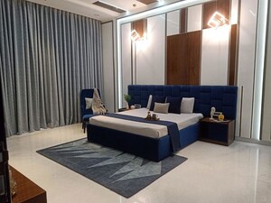 Bedroom in 6+ BHK Villa at Dlf Phase I – for Sale
