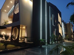 Gym in 6+ BHK Villa at Dlf Phase I – for Sale
