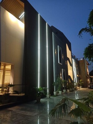 Building Lobby in 6+ BHK Villa at Dlf Phase I – for Sale