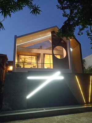 Living Room in 6+ BHK Villa at Dlf Phase I – for Sale