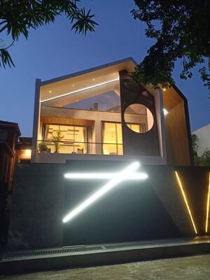 Furnished Amenities in 6+ BHK Villa at Dlf Phase I – for Sale