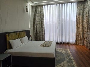 Bedroom in 6+ BHK Villa at Dlf Phase I – for Sale