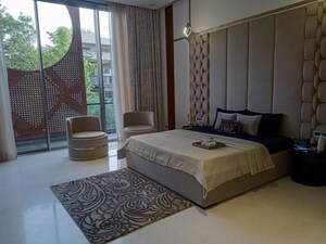 Bedroom in 6+ BHK Villa at Dlf Phase I – for Sale