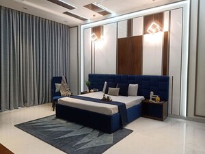 Bedroom in 6+ BHK Villa at Dlf Phase I – for Sale
