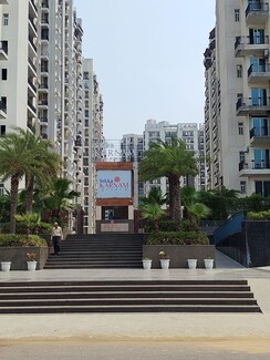 5 BHK + Pooja Room,Servant Room,Study Room,Store Room Penthouse For Sale in Sikka Karnam Greens