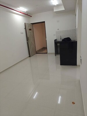 Room in 1 BHK Apartment at Ranbir Luxuria, Andheri East – for Rent