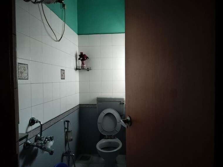 Attached Bathroom, kumar-pragati 2 Bedroom 1000 Sq.Ft. Apartment In Nibm Road Pune 9903888