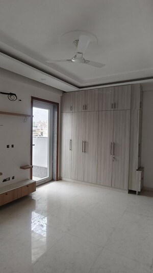 Room in 4 BHK Builder Floor at Rosewood City – for Rent