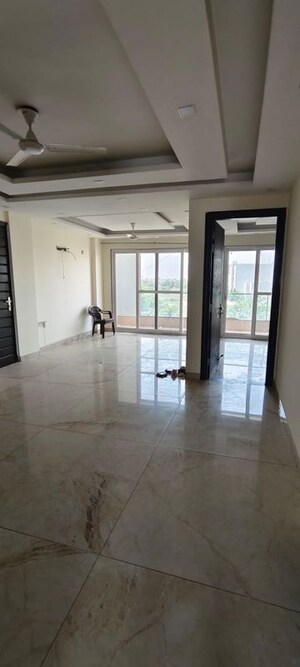 Room in 3.5 BHK Apartment at Unitech The Residences Sector 33, Sector 33 – for Rent