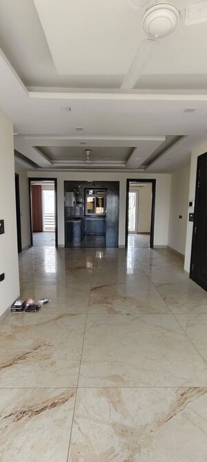 Room in 3.5 BHK Apartment at Unitech The Residences Sector 33, Sector 33 – for Rent