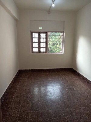 Room in 1 BHK Apartment at Gulmanor CHS, Colaba – for Rent