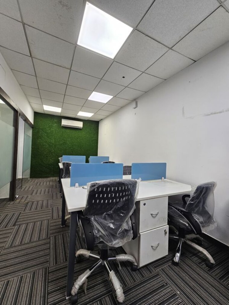 Team Area, sector 63 Commercial Office Space 650 Sq.Ft. In Sector 63 Noida 10366042