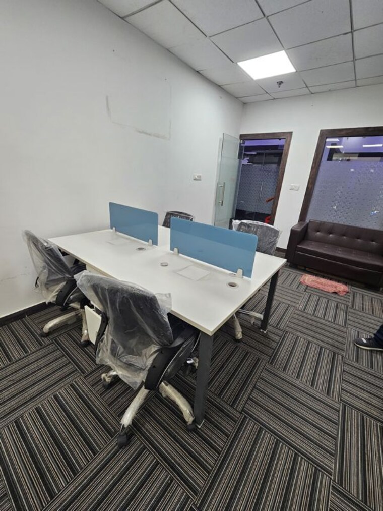 Team Area, sector 63 Commercial Office Space 650 Sq.Ft. In Sector 63 Noida 10366042