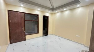 Room in 3 BHK Independent House at RWA Apartments, Sector 31 – for Rent