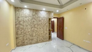 Room in 3 BHK Independent House at RWA Apartments, Sector 31 – for Rent