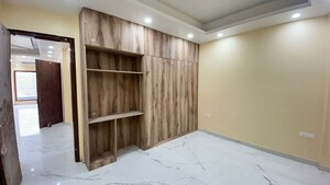 Room in 3 BHK Independent House at RWA Apartments, Sector 31 – for Rent