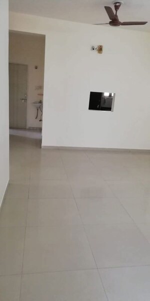 Room in 3 BHK Apartment at Vastrapur – for Rent