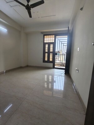 Room in 3 BHK Builder Floor at Sector 43 – for Rent
