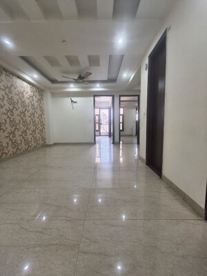 Room in 3 BHK Builder Floor at Sector 43 – for Rent