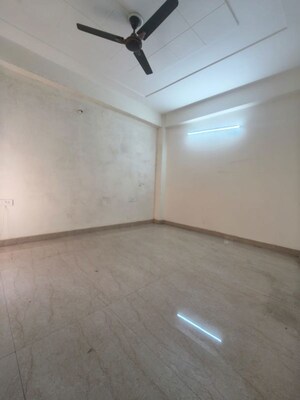 Room in 3 BHK Builder Floor at Sector 43 – for Rent