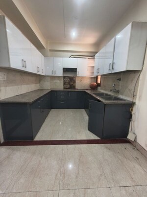 Kitchen in 3 BHK Builder Floor at Sector 43 – for Rent