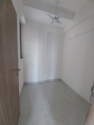 Room in 2 BHK Apartment at Savvy Merushikhar, Andheri East – for Rent