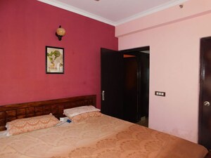 Room in 4 BHK Apartment at Spring Meadows, Tech Zone 4 Greater Noida – for Rent